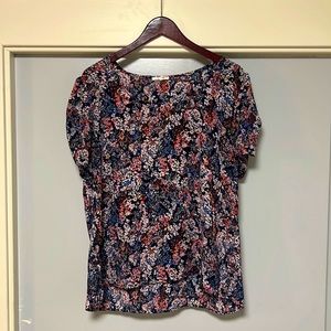Short sleeved dressy top